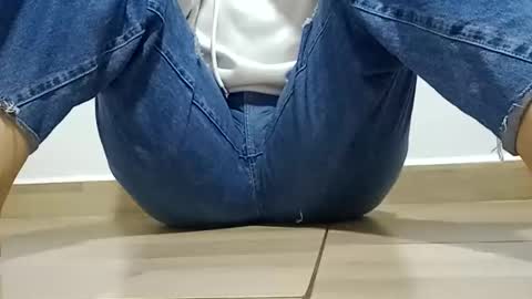 Annie online show from November 15, 2025, 11:18 am