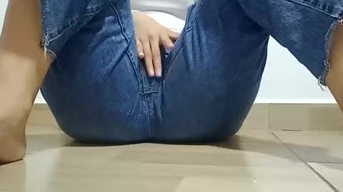 Annie online show from December 19, 2025, 5:42 pm