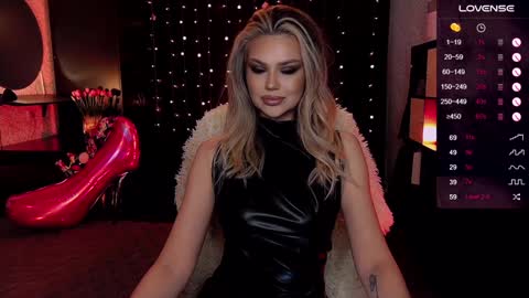 Snapshot of sunshine_vibes chatting on January 7, 2025, 12:55 am Mistress Molly online show from January 7, 2025, 12:55 am