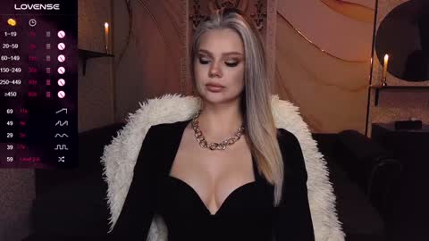 Snapshot of sunshine_vibes chatting on January 29, 2025, 3:44 am Mistress Molly online show from January 29, 2025, 3:44 am