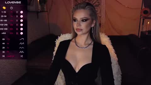 Snapshot of sunshine_vibes chatting on February 28, 2025, 3:59 am Mistress Molly online show from February 28, 2025, 3:59 am