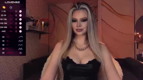 Snapshot of sunshine_vibes chatting on March 4, 2025, 4:49 am Mistress Molly online show from March 4, 2025, 4:49 am