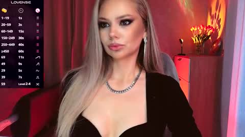 Snapshot of sunshine_vibes chatting on November 5, 2025, 7:41 am Mistress Molly online show from November 5, 2025, 7:41 am