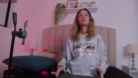 Snapshot of sunshinelizzy chatting on October 30, 2025, 1:01 pm Valentina online show from October 30, 2025, 1:01 pm