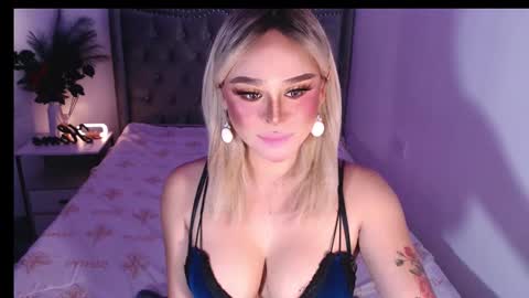 Snapshot of superh0tangelxx chatting on February 4, 2025, 1:02 am CARMINA online show from February 4, 2025, 1:02 am