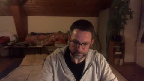 supersquirrel81 online show from December 18, 2025, 5:19 pm