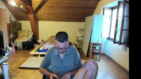 Snapshot of supersquirrel81 chatting on August 8, 2026, 4:25 am supersquirrel81 online show from August 8, 2026, 4:25 am