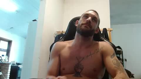 Snapshot of surfdog95 chatting on October 22, 2025, 3:23 pm surfdog95 online show from October 22, 2025, 3:23 pm