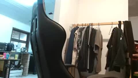 Snapshot of surfdog95 chatting on October 30, 2025, 6:52 pm surfdog95 online show from October 30, 2025, 6:52 pm