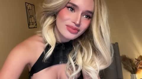 Snapshot of surprisecockmia chatting on November 13, 2025, 7:57 pm Mia online show from November 13, 2025, 7:57 pm