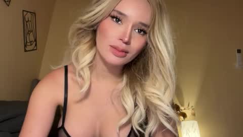 Snapshot of surprisecockmia chatting on November 17, 2025, 5:13 am Mia online show from November 17, 2025, 5:13 am