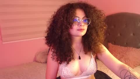 Snapshot of susan_bluee chatting on February 7, 2025, 5:18 pm Susan online show from February 7, 2025, 5:18 pm