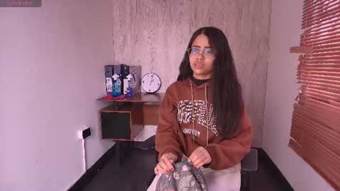 susan_voltaire online show from July 13, 2026, 3:59 pm