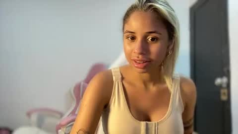 Snapshot of susandolls_ chatting on November 18, 2025, 1:33 am susan online show from November 18, 2025, 1:33 am