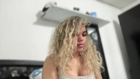 Snapshot of susandolls_ chatting on December 22, 2025, 1:02 am susan online show from December 22, 2025, 1:02 am