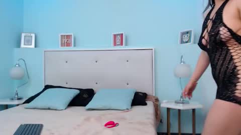 susanwilliams_ online show from November 19, 2025, 11:10 am