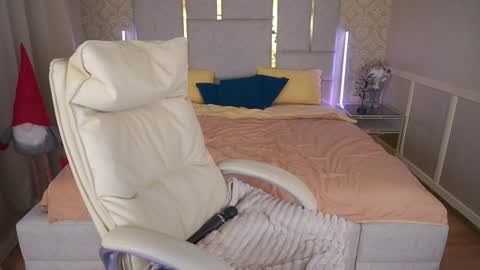 Susie online show from December 23, 2024, 4:01 am