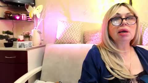 Snapshot of susiexnoreen chatting on March 7, 2026, 12:24 pm SusiexNoreen online show from March 7, 2026, 12:24 pm