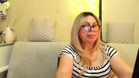Snapshot of susiexnoreen chatting on March 15, 2026, 2:12 pm SusiexNoreen online show from March 15, 2026, 2:12 pm