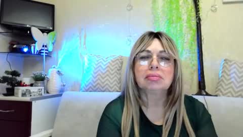 Snapshot of susiexnoreen chatting on April 15, 2026, 1:56 am SusiexNoreen online show from April 15, 2026, 1:56 am