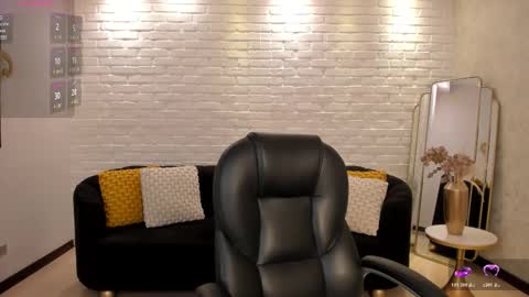 Snapshot of sussanelliot chatting on October 19, 2025, 11:00 am Sussan online show from October 19, 2025, 11:00 am