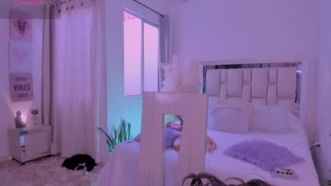 sussy_bell_ online show from April 24, 2026, 9:50 pm
