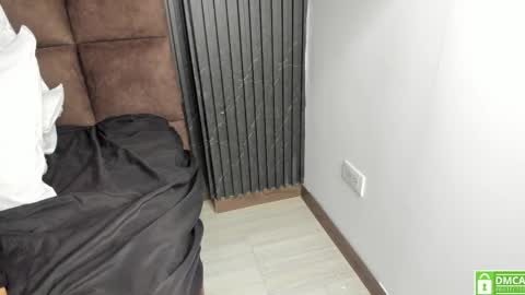 sussy_vixen online show from October 18, 2025, 9:32 am