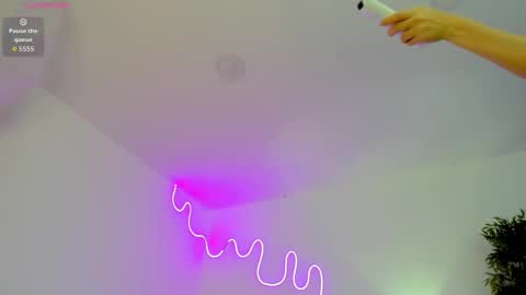 S U S Y online show from September 12, 2025, 8:42 pm