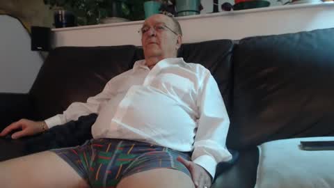 Snapshot of suv1 chatting on January 16, 2025, 5:32 am Otto online show from January 16, 2025, 5:32 am