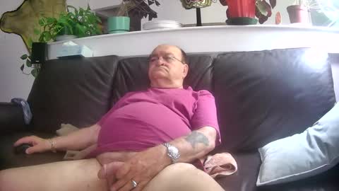 Snapshot of suv1 chatting on October 8, 2025, 2:04 pm Otto online show from October 8, 2025, 2:04 pm