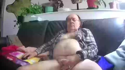 Snapshot of suv1 chatting on October 17, 2025, 7:55 am Otto online show from October 17, 2025, 7:55 am