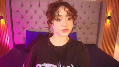 suxan_white online show from April 5, 2026, 12:13 pm