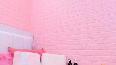suzan_30 online show from June 3, 2026, 10:15 pm