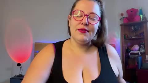 suzie stardust online show from May 2, 2026, 3:22 am