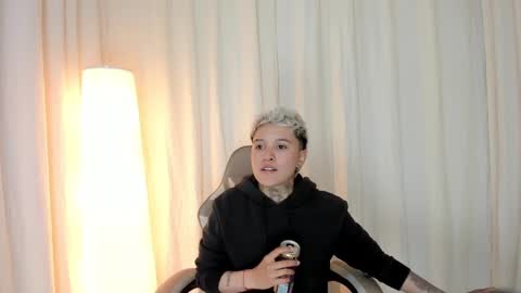 Snapshot of suzu_wolf chatting on October 6, 2025, 5:38 am suzu_wolf online show from October 6, 2025, 5:38 am