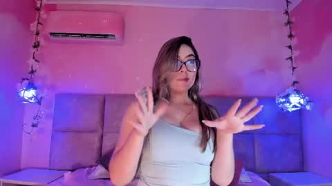 suzylee_ online show from June 16, 2026, 12:13 am