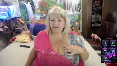 Snapshot of svetifox chatting on September 13, 2025, 8:08 pm Sveti online show from September 13, 2025, 8:08 pm