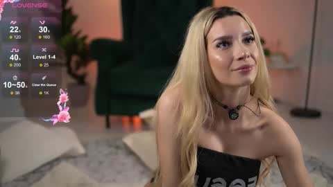 SweetLuna online show from March 16, 2026, 4:07 am