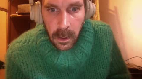 Snapshot of sweaterboy666 chatting on January 22, 2025, 9:46 am sweaterboy666 online show from January 22, 2025, 9:46 am
