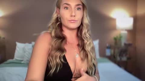 Snapshot of swedish_candii chatting on February 2, 2026, 12:09 am Swedish Candii online show from February 2, 2026, 12:09 am