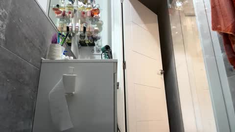 Snapshot of swee788485 chatting on November 17, 2025, 3:07 pm ALBA online show from November 17, 2025, 3:07 pm