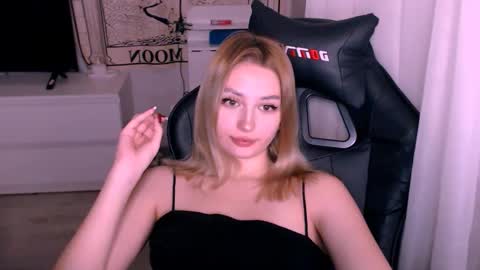 Snapshot of sweeet_baby0 chatting on November 12, 2025, 1:17 am Kate online show from November 12, 2025, 1:17 am