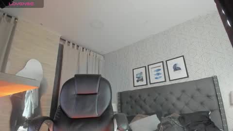 Snapshot of sweet__vanessa1 chatting on October 14, 2025, 12:00 am Vanessa online show from October 14, 2025, 12:00 am