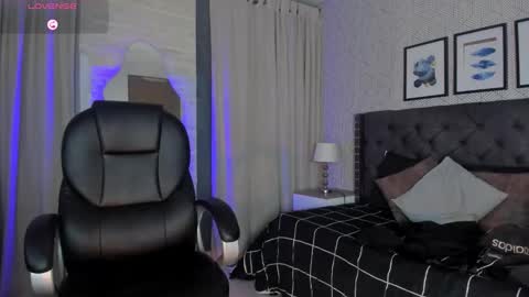 Vanessa online show from December 4, 2025, 4:11 am