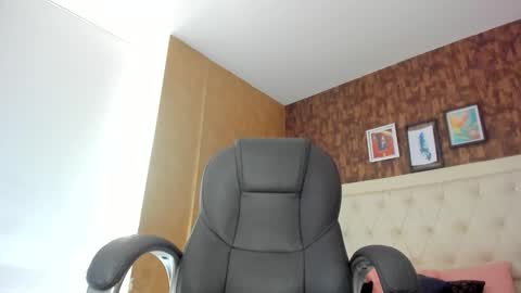 Vanessa online show from March 11, 2026, 7:53 pm