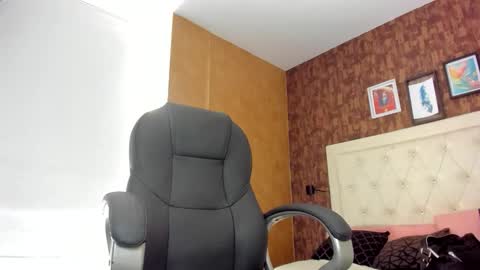 Vanessa online show from March 22, 2026, 8:01 pm