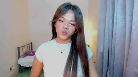 Snapshot of sweet_ahrii chatting on March 6, 2025, 2:08 pm CLEO online show from March 6, 2025, 2:08 pm