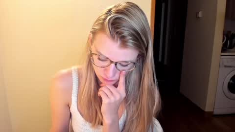 Snapshot of sweet_angel_a chatting on December 14, 2024, 2:01 am Ann - your sweet girl online show from December 14, 2024, 2:01 am