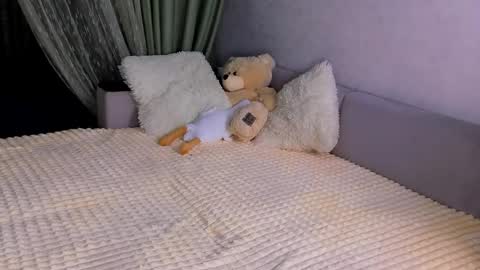 Snapshot of sweet_barbe chatting on January 17, 2026, 4:43 pm Alice online show from January 17, 2026, 4:43 pm