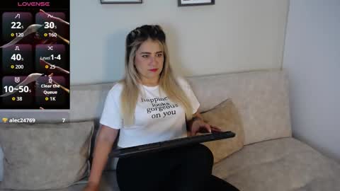 Snapshot of sweet_bella_valery_ chatting on October 23, 2025, 9:46 pm Bella Valery online show from October 23, 2025, 9:46 pm